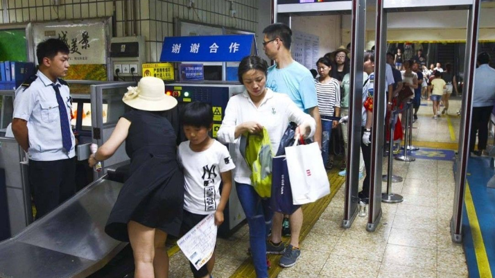 通道式x光安檢機(jī)在車站中的起到的作用