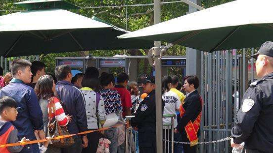 進(jìn)入旅游景點(diǎn)時(shí)需要過x光安檢機(jī)嗎